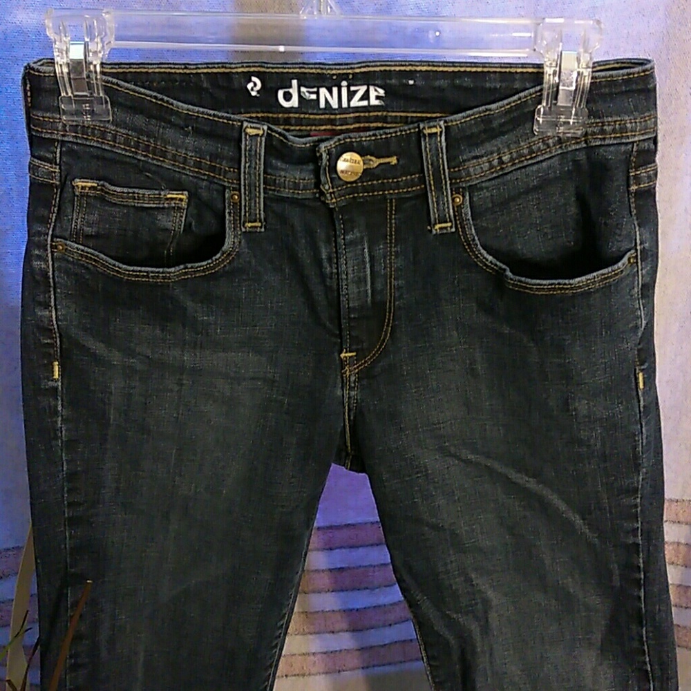 Women's Denizen Capri Jeans - Picture 2 of 4